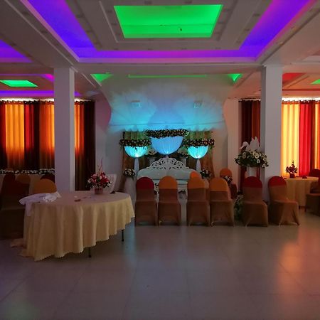 Avanya Hotel And Reception Hall Angunakolapelessa Exterior foto