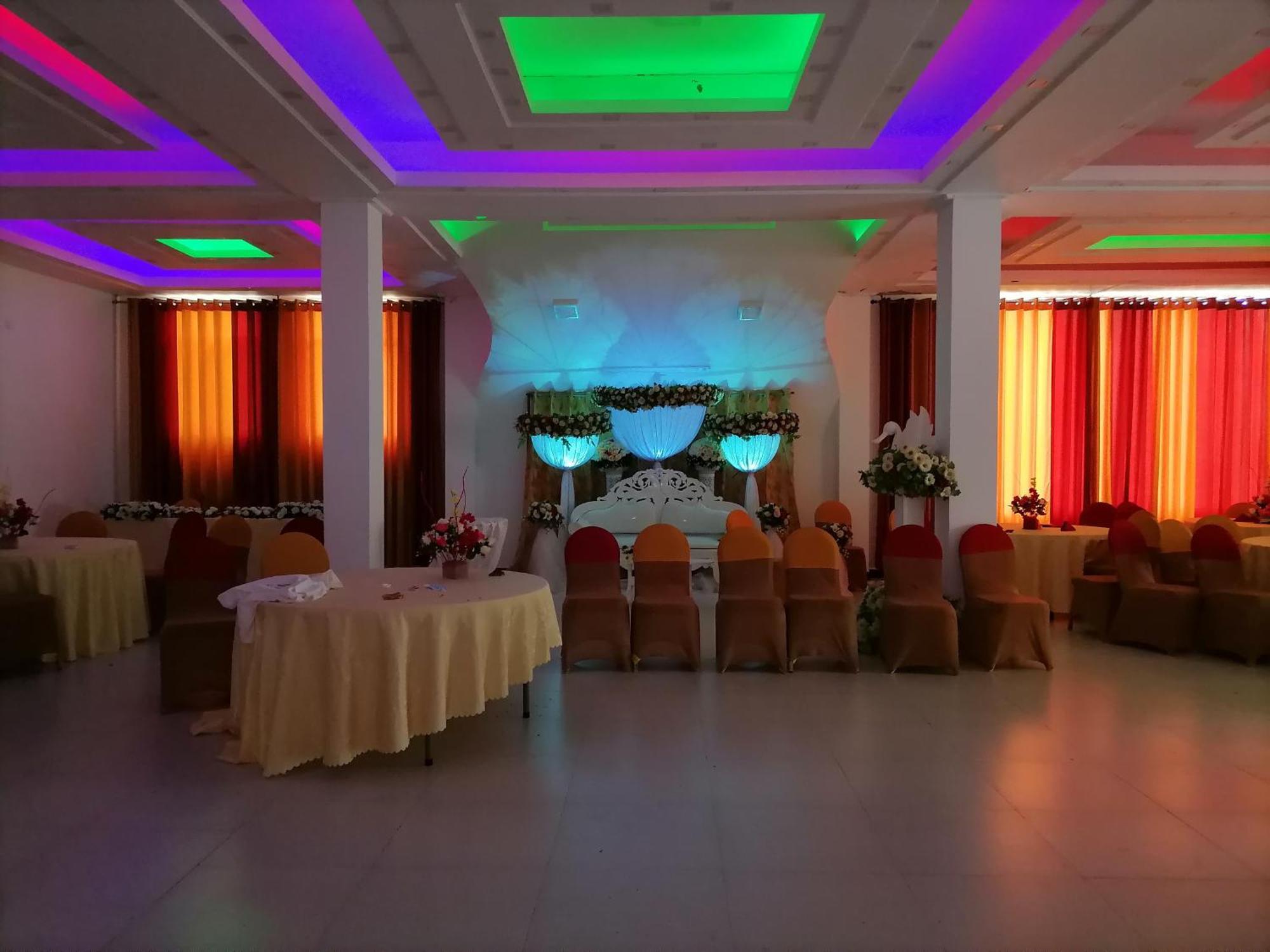 Avanya Hotel And Reception Hall Angunakolapelessa Exterior foto