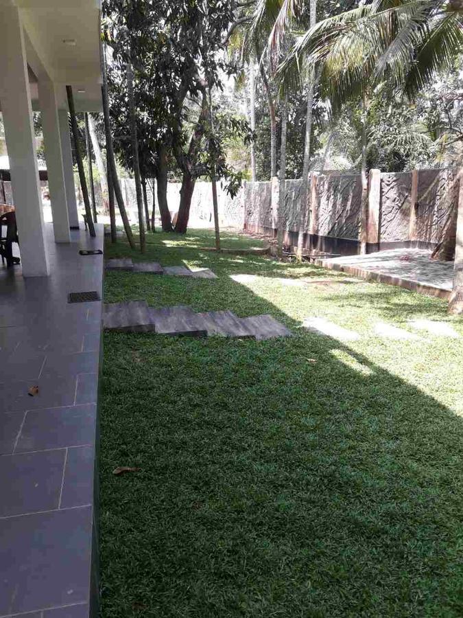 Avanya Hotel And Reception Hall Angunakolapelessa Exterior foto