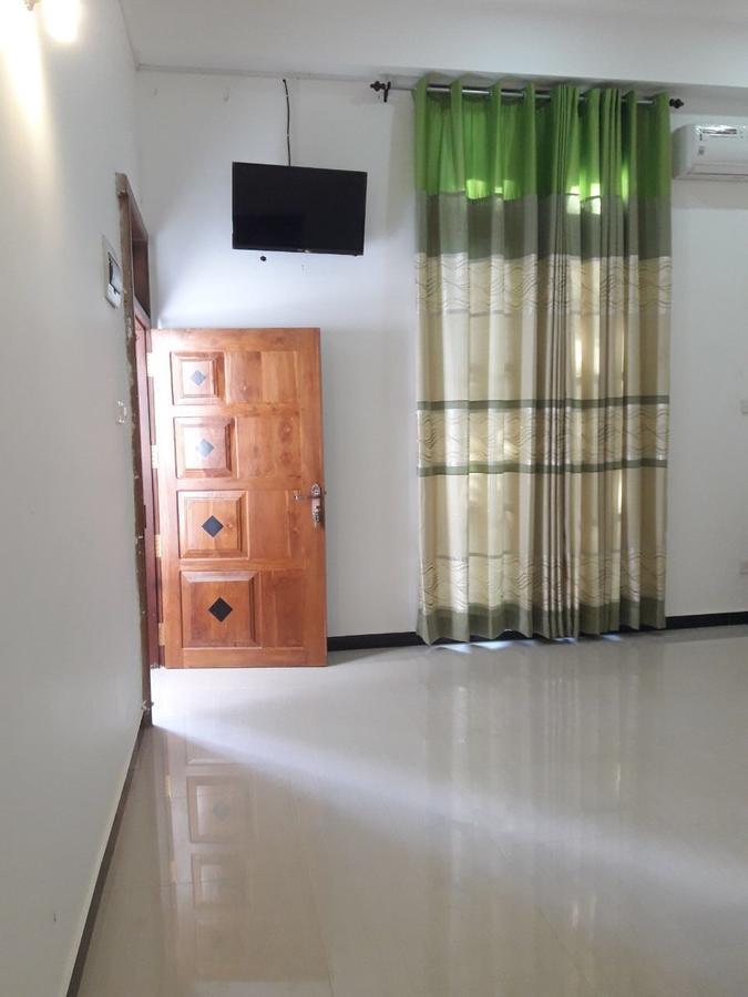 Avanya Hotel And Reception Hall Angunakolapelessa Exterior foto